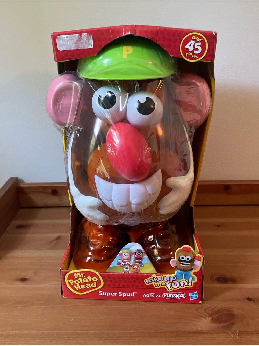 Hasbro Mr. Potato Head Play Set Super Spud- over 45 Pieces new in box